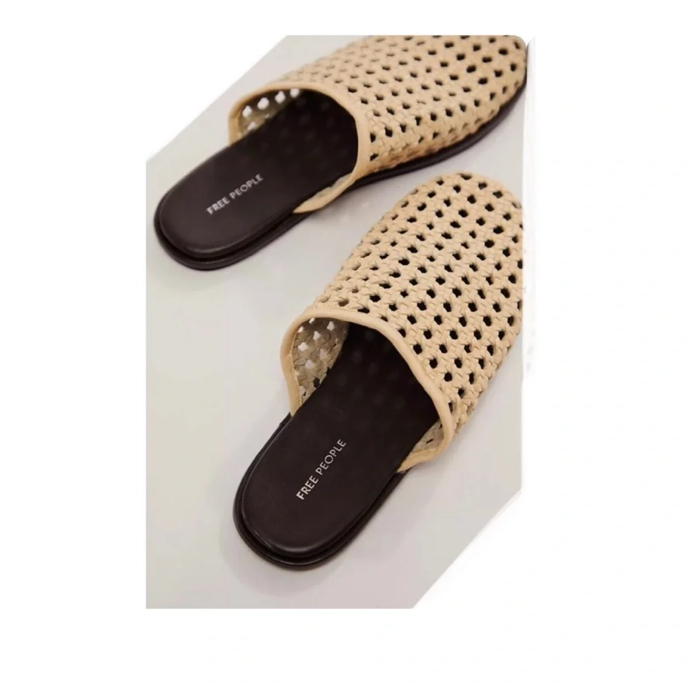 Free People Freya Flats/mule/Sandals/Leather/ Size: 8 NWT
